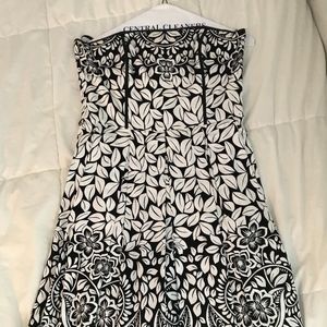 Strapless size 4 White House/Black Market dress